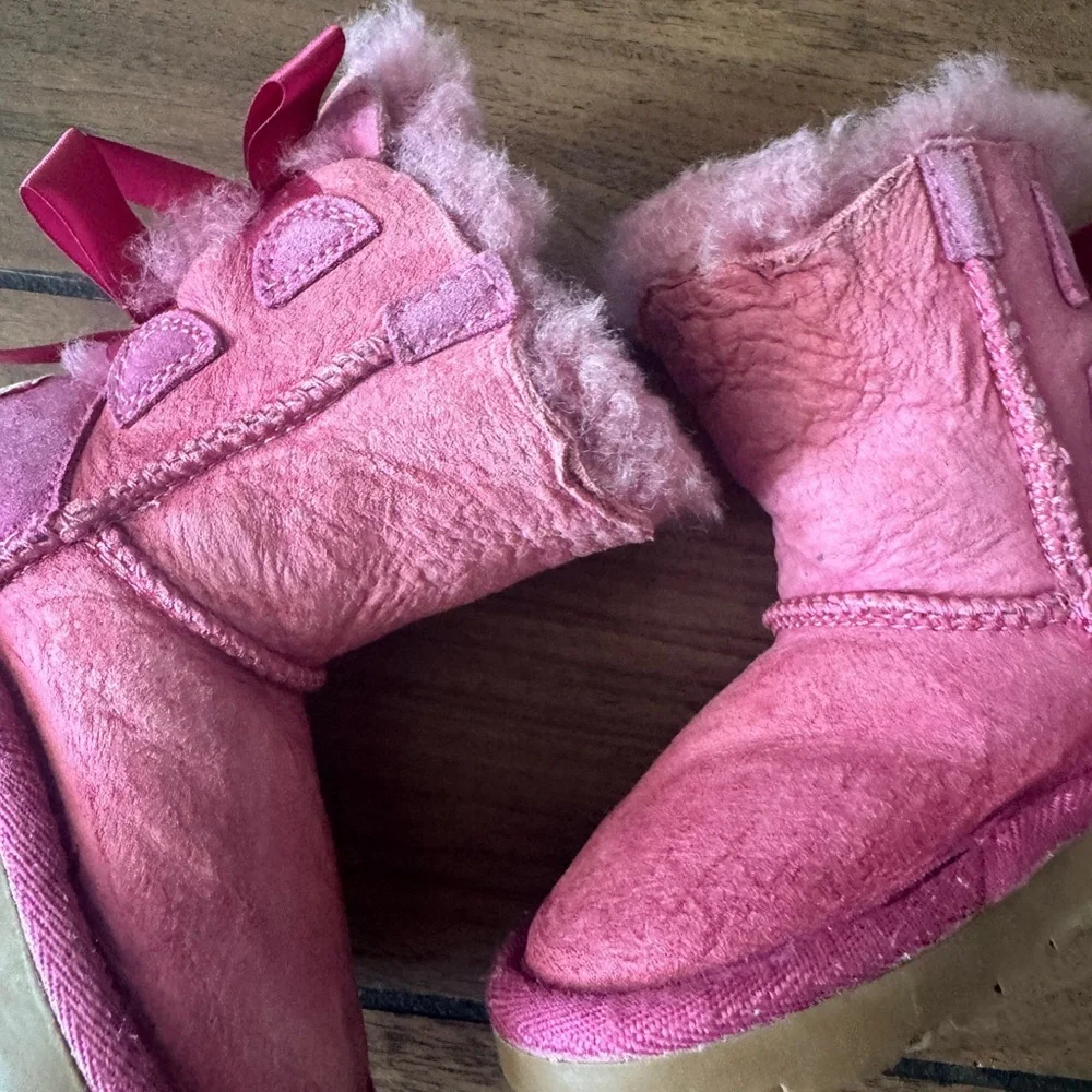 UGG Bailey Bow II kids pink boots size 5/6